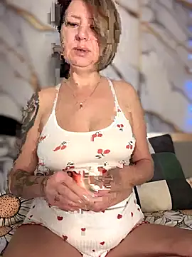 Milena-MilfaXXX online show from 12/02/25, 01:00