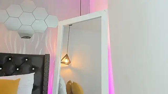 lucia-cute online show from 09/25/25, 07:17