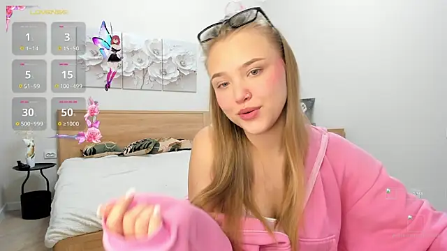 Snapshot of flooora_0 chatting on 10/10/25, 12:42 flooora 0 online show from 10/10/25, 12:42