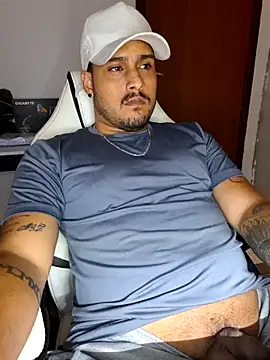 Snapshot of Mineirinhoot chatting on 12/18/25, 03:45 Mineirinhoot online show from 12/18/25, 03:45