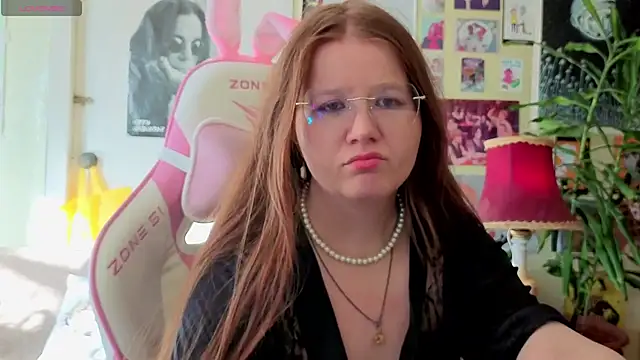 Sienna-Cow online show from 10/12/25, 11:42