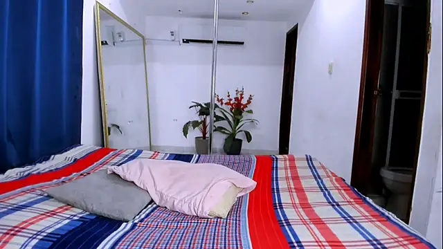 nahomy ryans online show from 12/20/25, 11:34