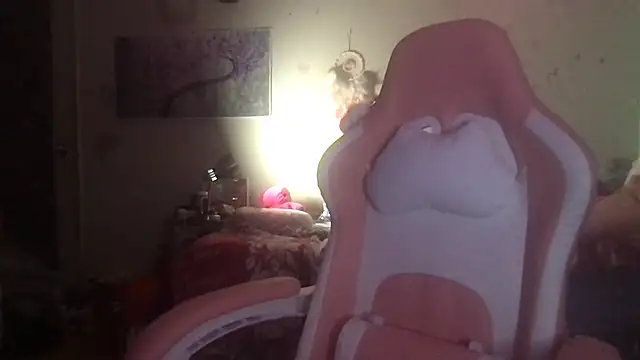 Snapshot of nekowaifuuu chatting on 09/24/25, 10:57 nekowaifuuu online show from 09/24/25, 10:57