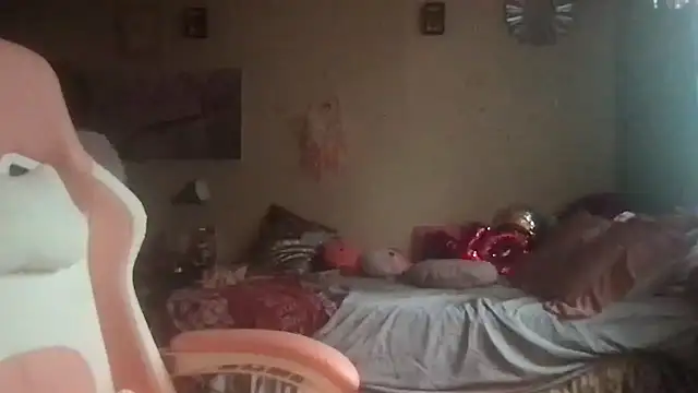 Snapshot of nekowaifuuu chatting on 09/25/25, 04:21 nekowaifuuu online show from 09/25/25, 04:21