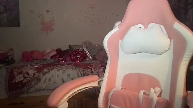 Snapshot of nekowaifuuu chatting on 09/28/25, 01:55 nekowaifuuu online show from 09/28/25, 01:55