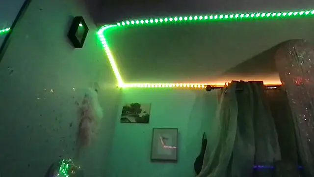 Snapshot of nekowaifuuu chatting on 11/07/25, 07:08 nekowaifuuu online show from 11/07/25, 07:08