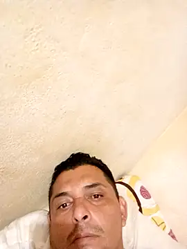 Snapshot of 125Delfin90 chatting on 10/24/25, 11:01 125Delfin90 online show from 10/24/25, 11:01