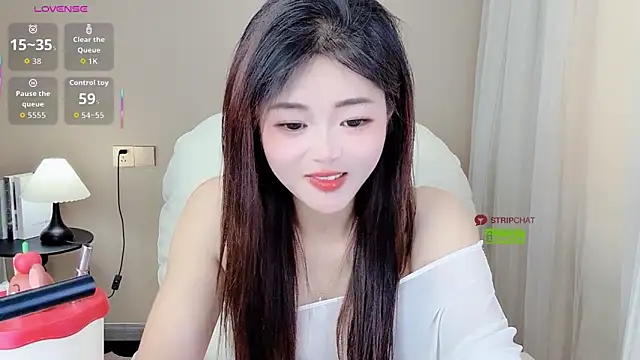 Snapshot of CeeKie chatting on 09/17/25, 03:30 CeeKie online show from 09/17/25, 03:30