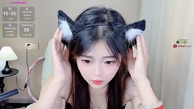 Snapshot of CeeKie chatting on 09/24/25, 02:26 CeeKie online show from 09/24/25, 02:26