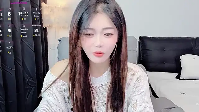 Snapshot of CeeKie chatting on 10/22/25, 04:57 CeeKie online show from 10/22/25, 04:57