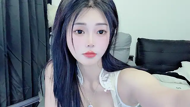 Snapshot of CeeKie chatting on 10/26/25, 05:57 CeeKie online show from 10/26/25, 05:57