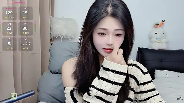 Snapshot of CeeKie chatting on 11/06/25, 11:59 CeeKie online show from 11/06/25, 11:59