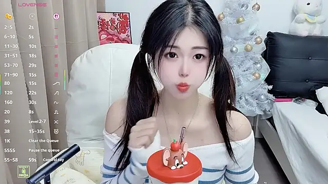 Snapshot of CeeKie chatting on 12/18/25, 09:59 CeeKie online show from 12/18/25, 09:59