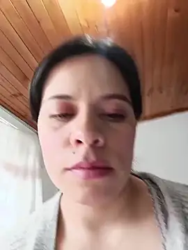 Snapshot of JenniferLegs chatting on 12/17/25, 07:53 JenniferLegs online show from 12/17/25, 07:53