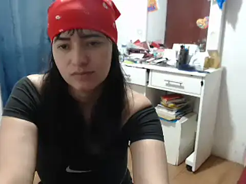 Snapshot of annie_clark2 chatting on 12/10/24, 10:47 annie clark2 online show from 12/10/24, 10:47