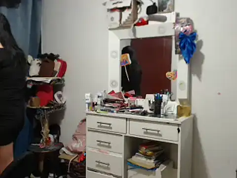 Snapshot of annie_clark2 chatting on 12/12/24, 01:10 annie clark2 online show from 12/12/24, 01:10