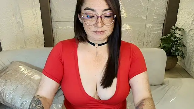 Snapshot of mariehw_r chatting on 09/09/25, 03:06 mariehw r online show from 09/09/25, 03:06