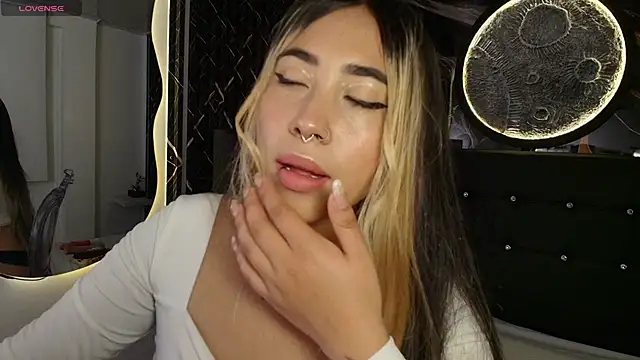 Snapshot of _ManuVeelez chatting on 11/22/25, 06:01 ManuVeelez online show from 11/22/25, 06:01