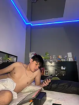 Snapshot of Kailertwink chatting on 07/13/26, 05:32 Kailertwink online show from 07/13/26, 05:32