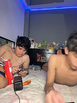 Snapshot of Kailertwink chatting on 07/20/26, 07:38 Kailertwink online show from 07/20/26, 07:38
