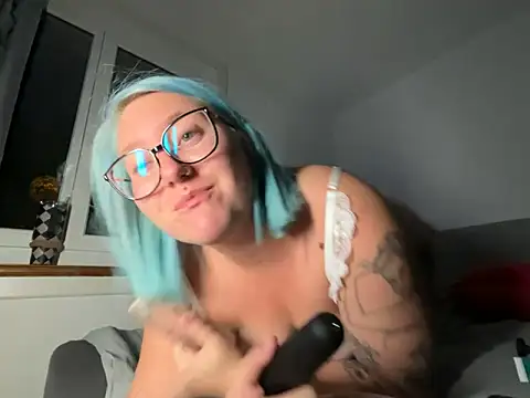 Snapshot of lablonde2025 chatting on 09/30/25, 07:41 lablonde2025 online show from 09/30/25, 07:41