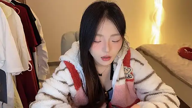 Robin-o3 online show from 10/18/25, 04:41