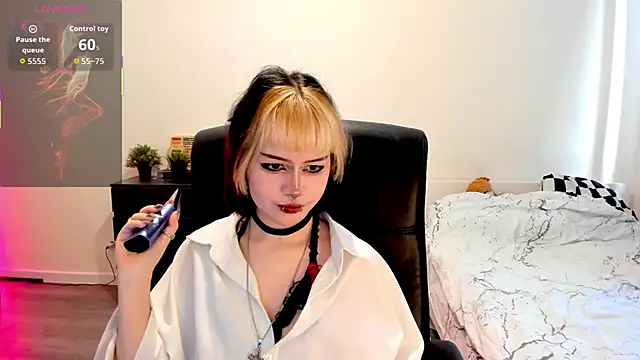 LiyaLuna online show from 11/19/25, 10:48