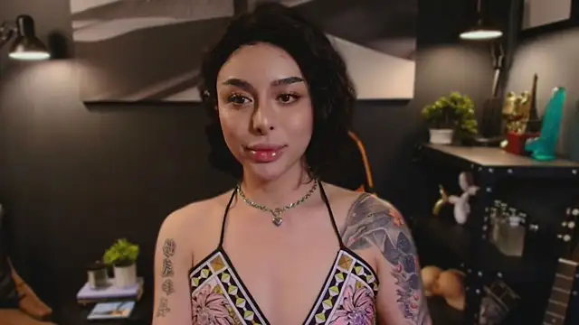 Snapshot of LUNACOCKSLAYER chatting on 10/11/25, 01:49 LUNACOCKSLAYER online show from 10/11/25, 01:49