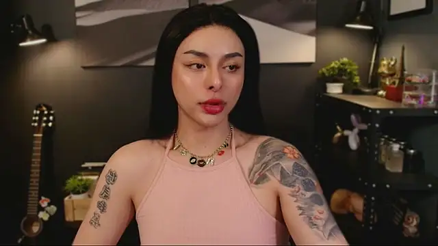 Snapshot of LUNACOCKSLAYER chatting on 10/21/25, 01:12 LUNACOCKSLAYER online show from 10/21/25, 01:12