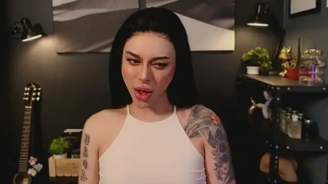 Snapshot of LUNACOCKSLAYER chatting on 10/28/25, 08:00 LUNACOCKSLAYER online show from 10/28/25, 08:00