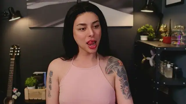 Snapshot of LUNACOCKSLAYER chatting on 10/29/25, 11:12 LUNACOCKSLAYER online show from 10/29/25, 11:12