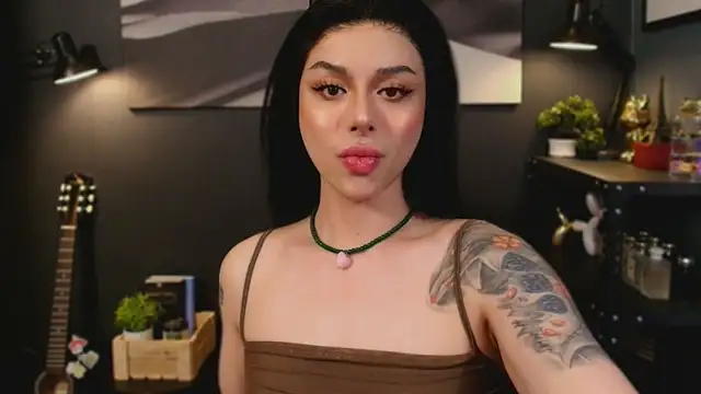 Snapshot of LUNACOCKSLAYER chatting on 10/30/25, 12:01 LUNACOCKSLAYER online show from 10/30/25, 12:01