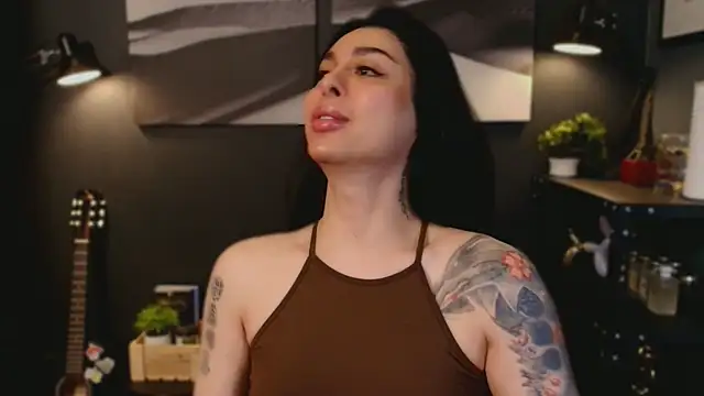 Snapshot of LUNACOCKSLAYER chatting on 11/21/25, 12:04 LUNACOCKSLAYER online show from 11/21/25, 12:04