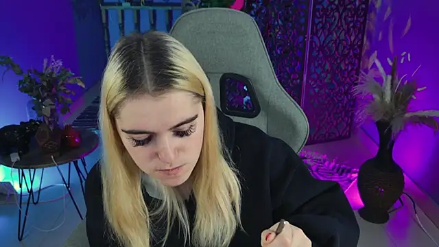 Stef Nicks online show from 10/06/25, 06:22