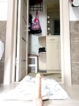 N i k o l a u online show from 04/10/26, 02:44