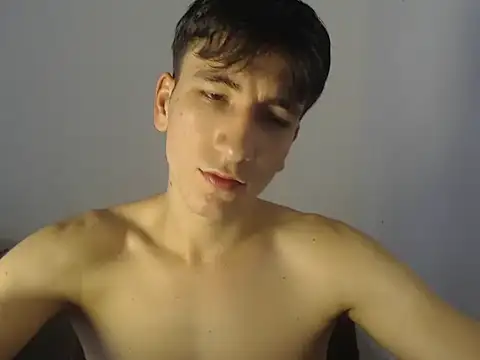 Snapshot of younewmaster chatting on 09/25/25, 07:06 younewmaster online show from 09/25/25, 07:06