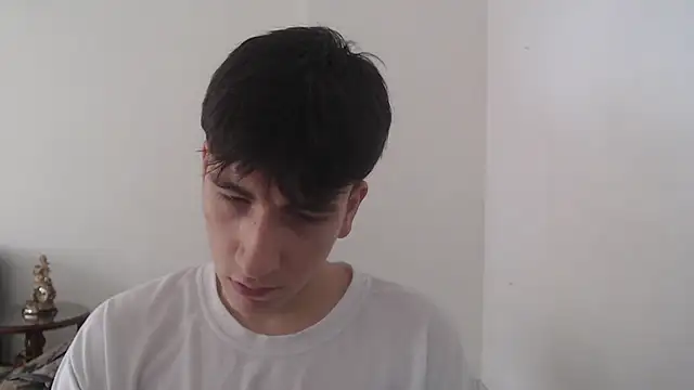 Snapshot of younewmaster chatting on 09/28/25, 06:24 younewmaster online show from 09/28/25, 06:24