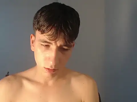 Snapshot of younewmaster chatting on 11/08/25, 11:25 younewmaster online show from 11/08/25, 11:25