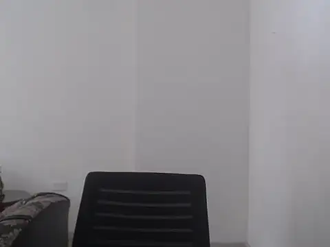 Snapshot of younewmaster chatting on 11/24/25, 08:52 younewmaster online show from 11/24/25, 08:52