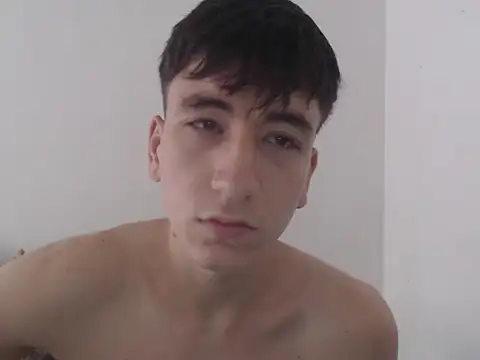 Snapshot of younewmaster chatting on 11/26/25, 12:39 younewmaster online show from 11/26/25, 12:39