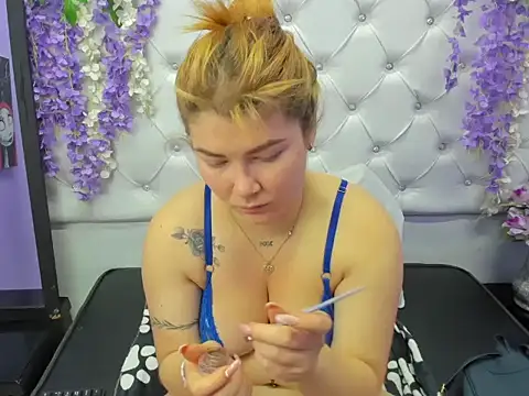 Snapshot of JuliettaRousse69 chatting on 09/24/25, 01:03 JuliettaRousse69 online show from 09/24/25, 01:03