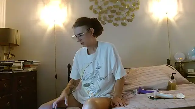 cindwyWow online show from 10/08/25, 05:21