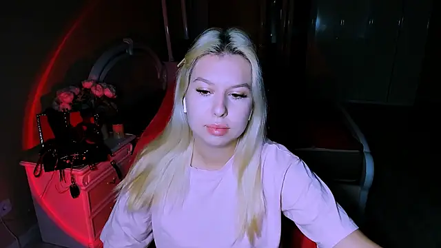 Snapshot of ChloeRicc chatting on 10/30/25, 07:32 ChloeRicc online show from 10/30/25, 07:32