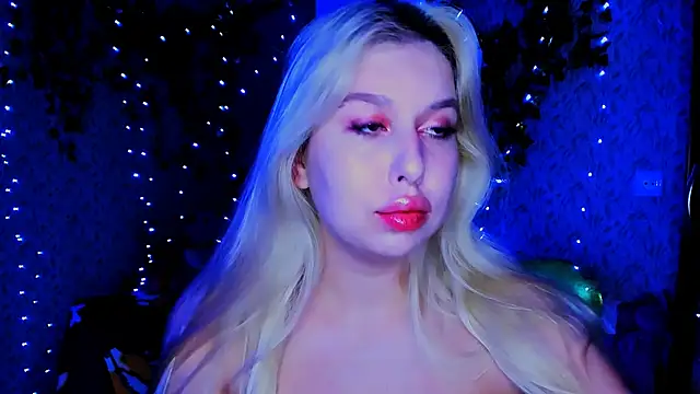 Snapshot of ChloeRicc chatting on 11/09/25, 07:12 ChloeRicc online show from 11/09/25, 07:12