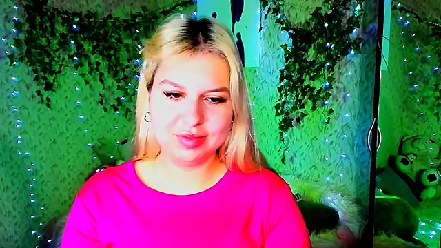 Snapshot of ChloeRicc chatting on 11/15/25, 02:02 ChloeRicc online show from 11/15/25, 02:02