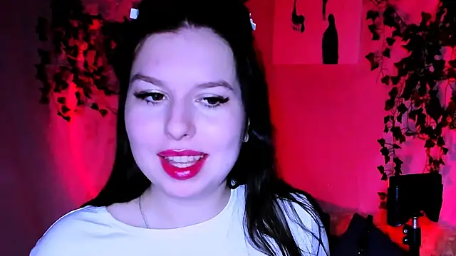 Snapshot of ChloeRicc chatting on 11/30/25, 06:23 ChloeRicc online show from 11/30/25, 06:23