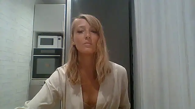 Snapshot of Vexxaa chatting on 10/10/25, 07:13 Vexxaa online show from 10/10/25, 07:13