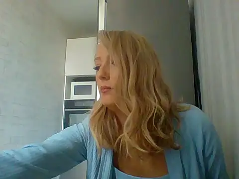 Snapshot of Vexxaa chatting on 10/12/25, 09:30 Vexxaa online show from 10/12/25, 09:30