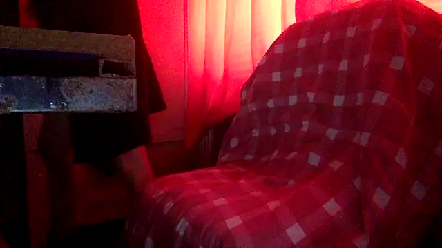 Snapshot of AmMadness chatting on 04/16/26, 12:50 AmMadness online show from 04/16/26, 12:50