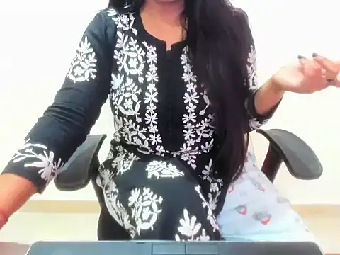 Hina Chaudhary online show from 03/12/26, 05:24